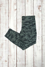 Load image into Gallery viewer, Activewear Leggings - Traditional Camo
