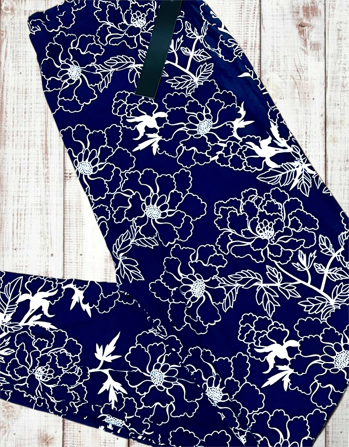 Buttery Soft Leggings - Floral Navy & White