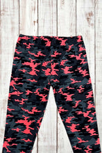 Load image into Gallery viewer, Buttery Soft Leggings - Camo Pink/Black
