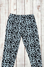 Load image into Gallery viewer, Buttery Soft Leggings - Gray Leopard
