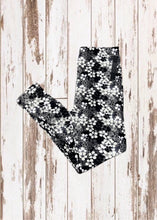 Load image into Gallery viewer, Buttery Soft Leggings - Flowers Black &amp; White
