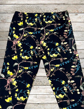 Load image into Gallery viewer, Buttery Soft Leggings - Vines &amp; Flowers
