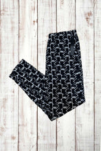 Load image into Gallery viewer, Buttery Soft Leggings - Black &amp; White Arrows
