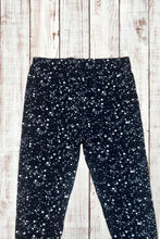 Load image into Gallery viewer, Buttery Soft Capri Leggings - All Stars
