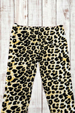 Load image into Gallery viewer, Buttery Soft Leggings - Wild Cheetah
