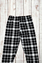 Load image into Gallery viewer, Buttery Soft Leggings - Houndstooth Plaid Black/White
