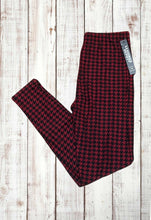 Load image into Gallery viewer, Buttery Soft Leggings - Houndstooth Red/Black
