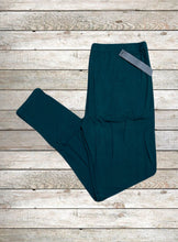 Load image into Gallery viewer, Buttery Soft Leggings - Solid Forest Green
